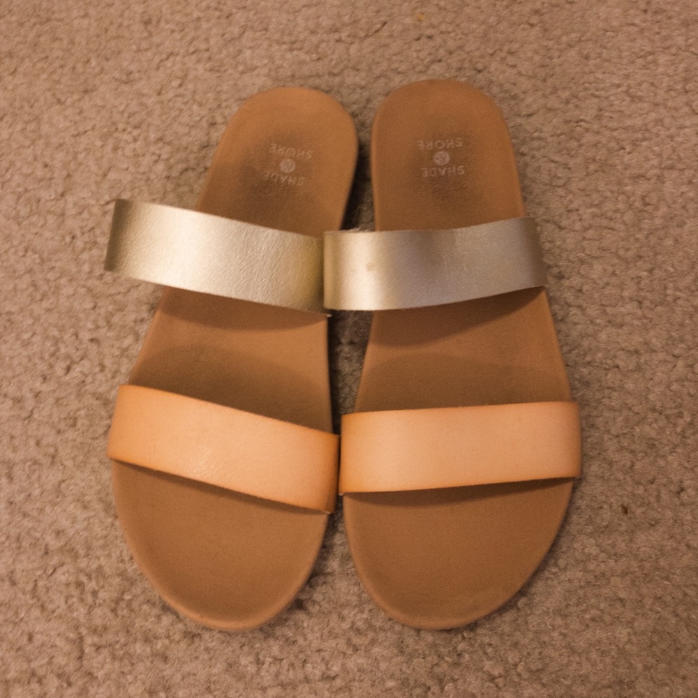 Shade & Shore Slides. Gold. Size 7.